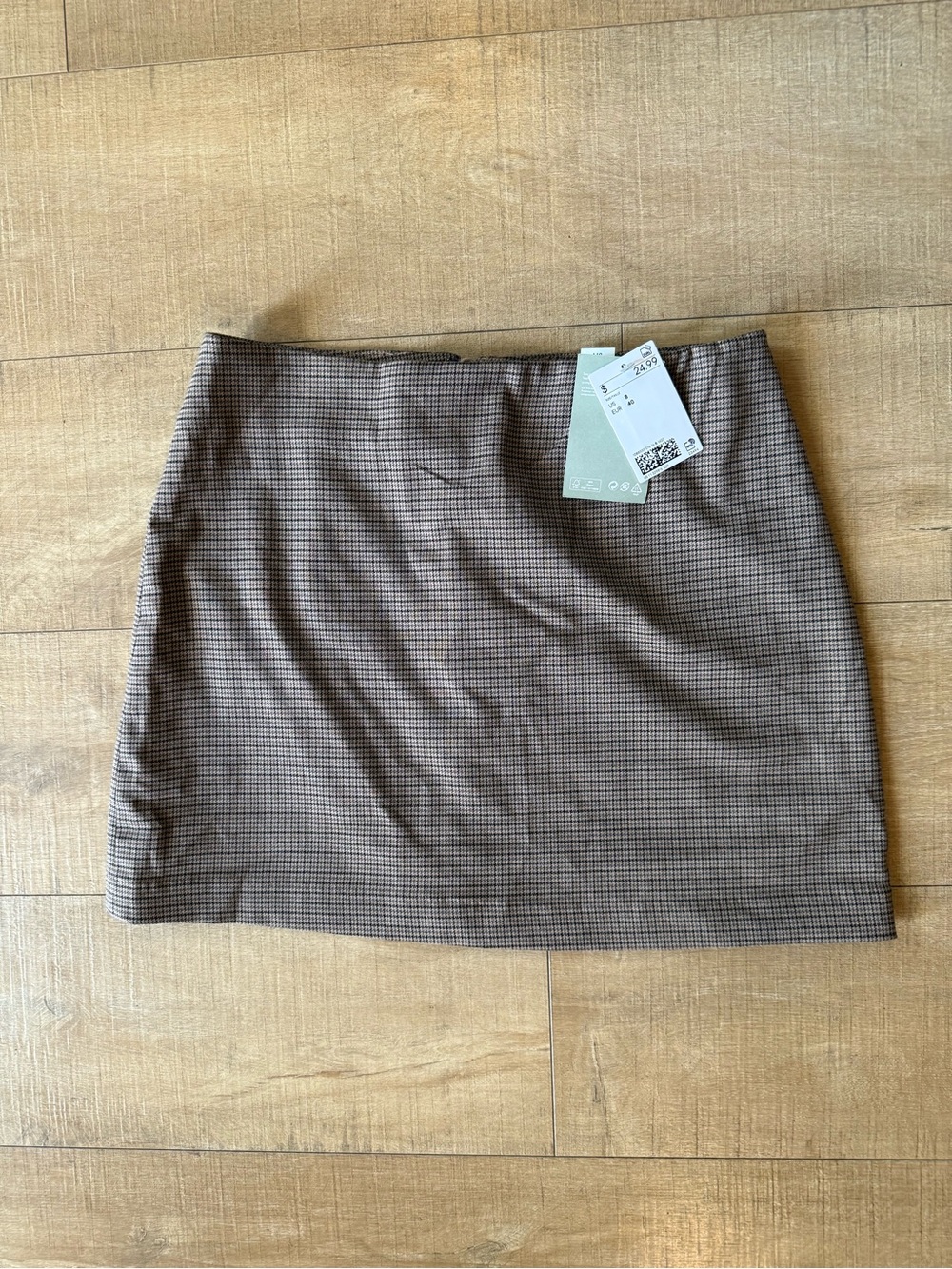 H&M Tan Black taupe Houndstooth Mini Skirt lined size 8 preppy 90s vibes Autumn